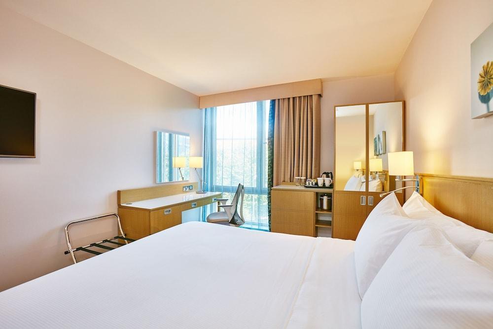 Hilton Garden Inn Bristol City Centre Экстерьер фото