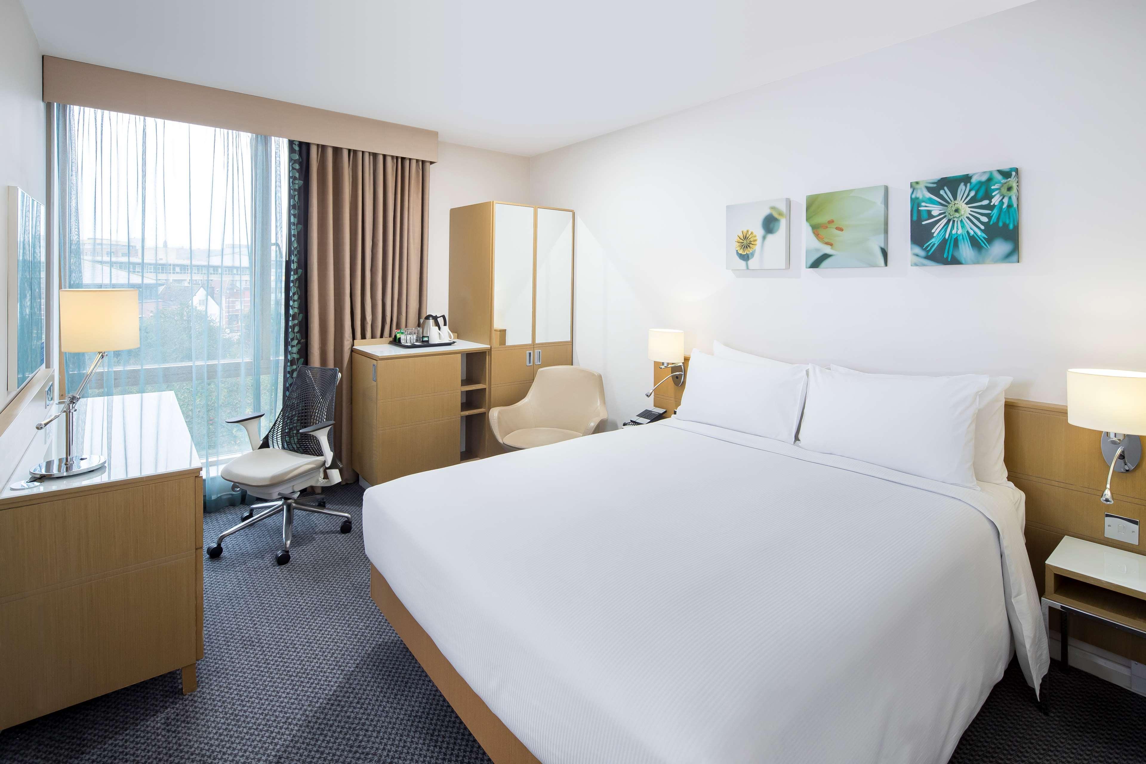 Hilton Garden Inn Bristol City Centre Экстерьер фото