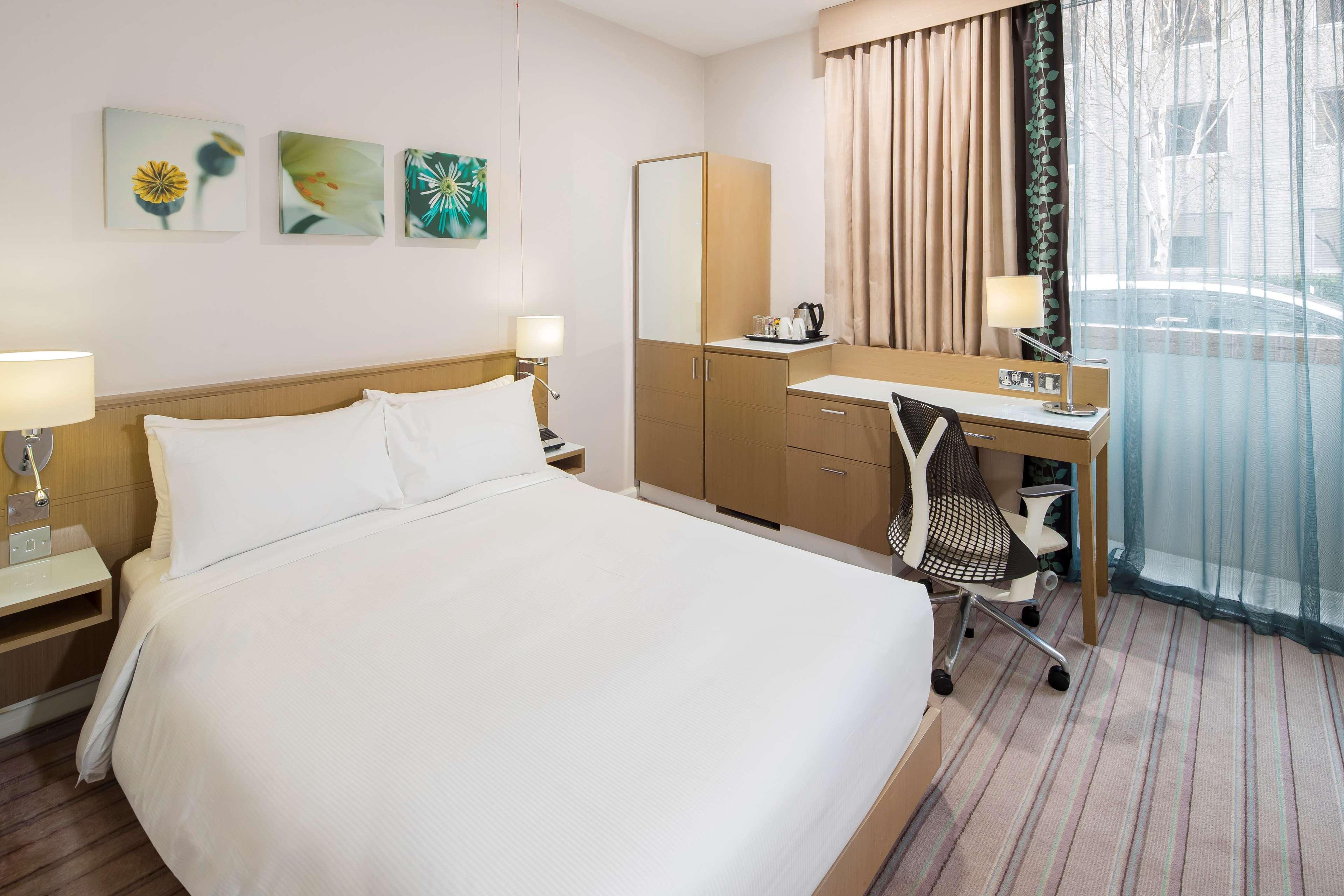 Hilton Garden Inn Bristol City Centre Экстерьер фото