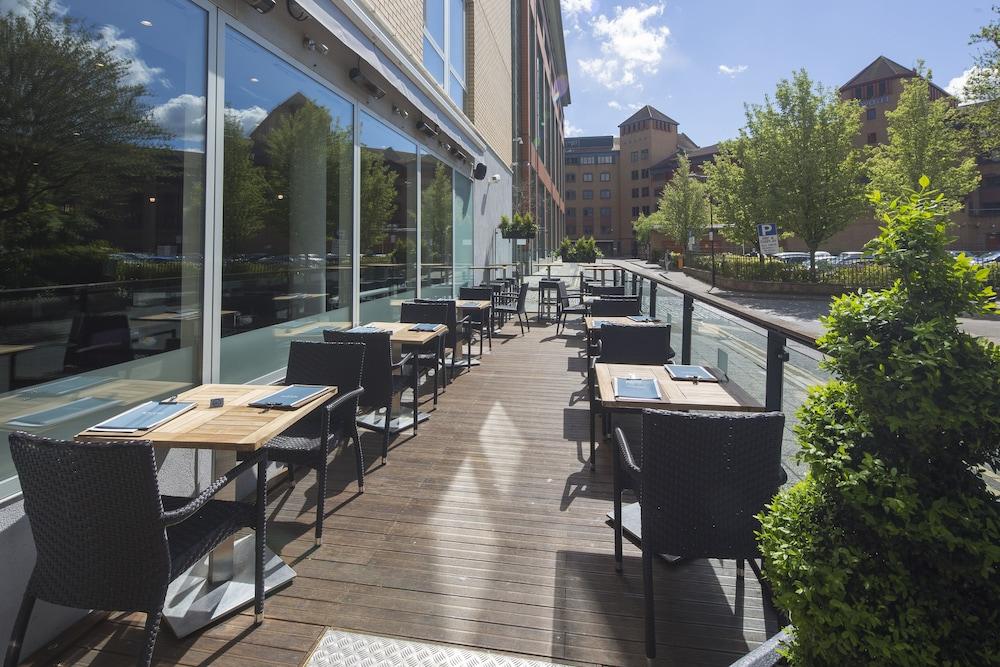 Hilton Garden Inn Bristol City Centre Экстерьер фото