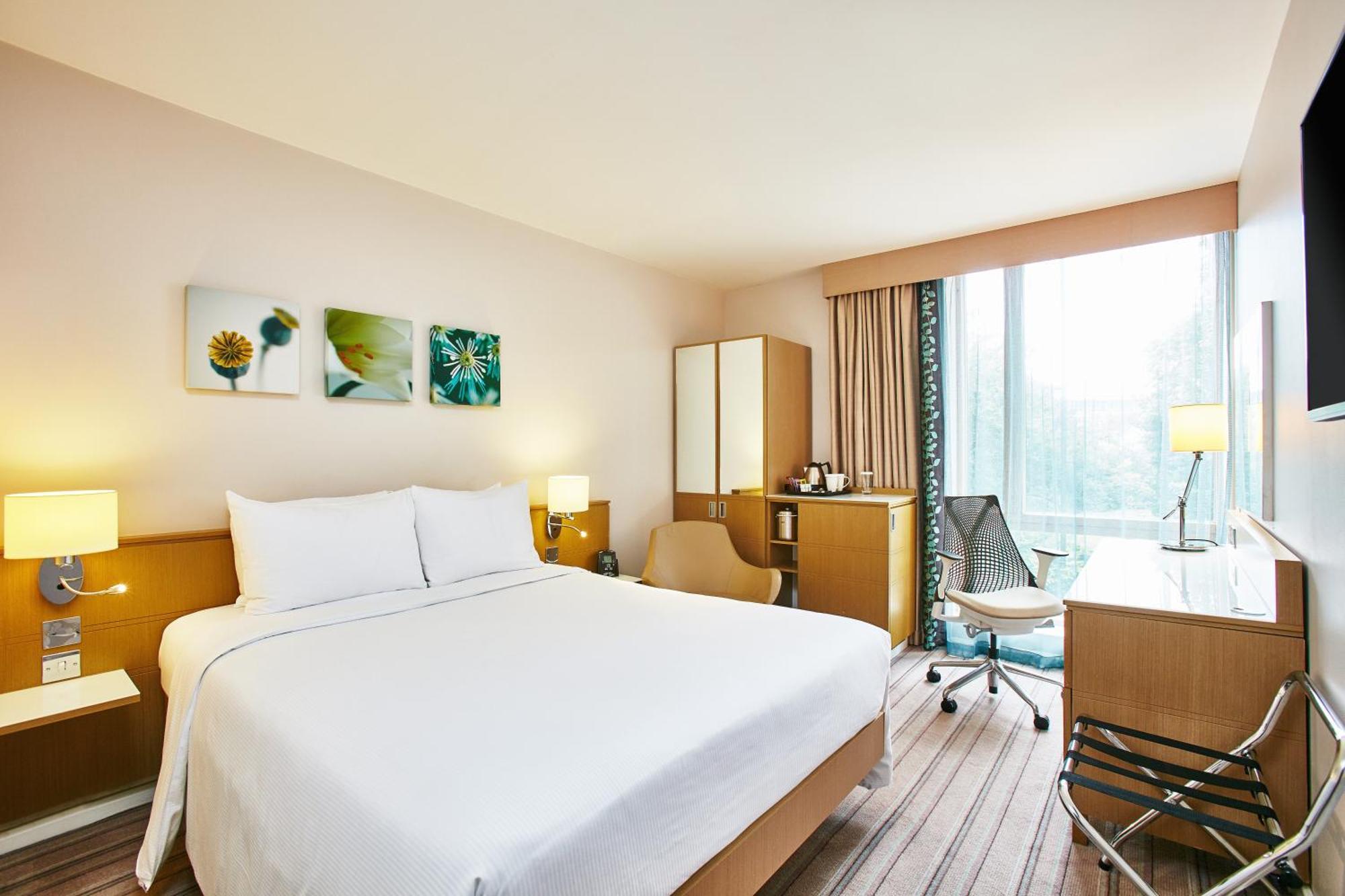 Hilton Garden Inn Bristol City Centre Экстерьер фото