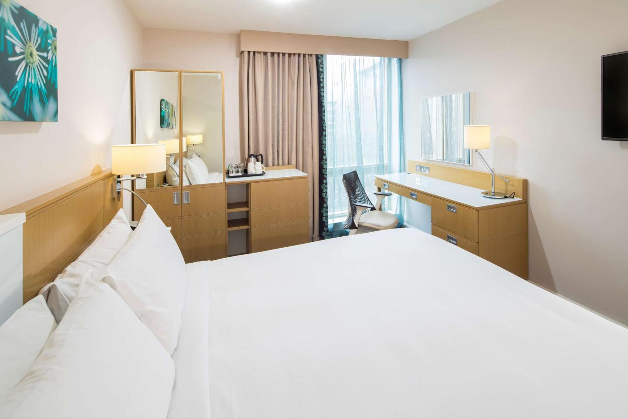 Hilton Garden Inn Bristol City Centre Экстерьер фото