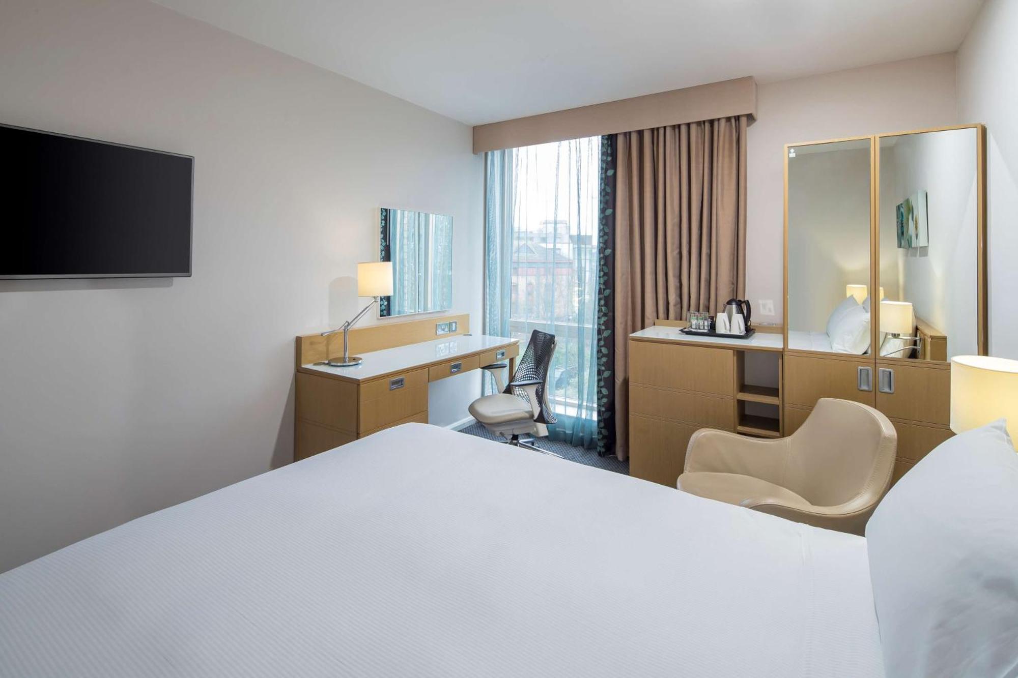 Hilton Garden Inn Bristol City Centre Экстерьер фото