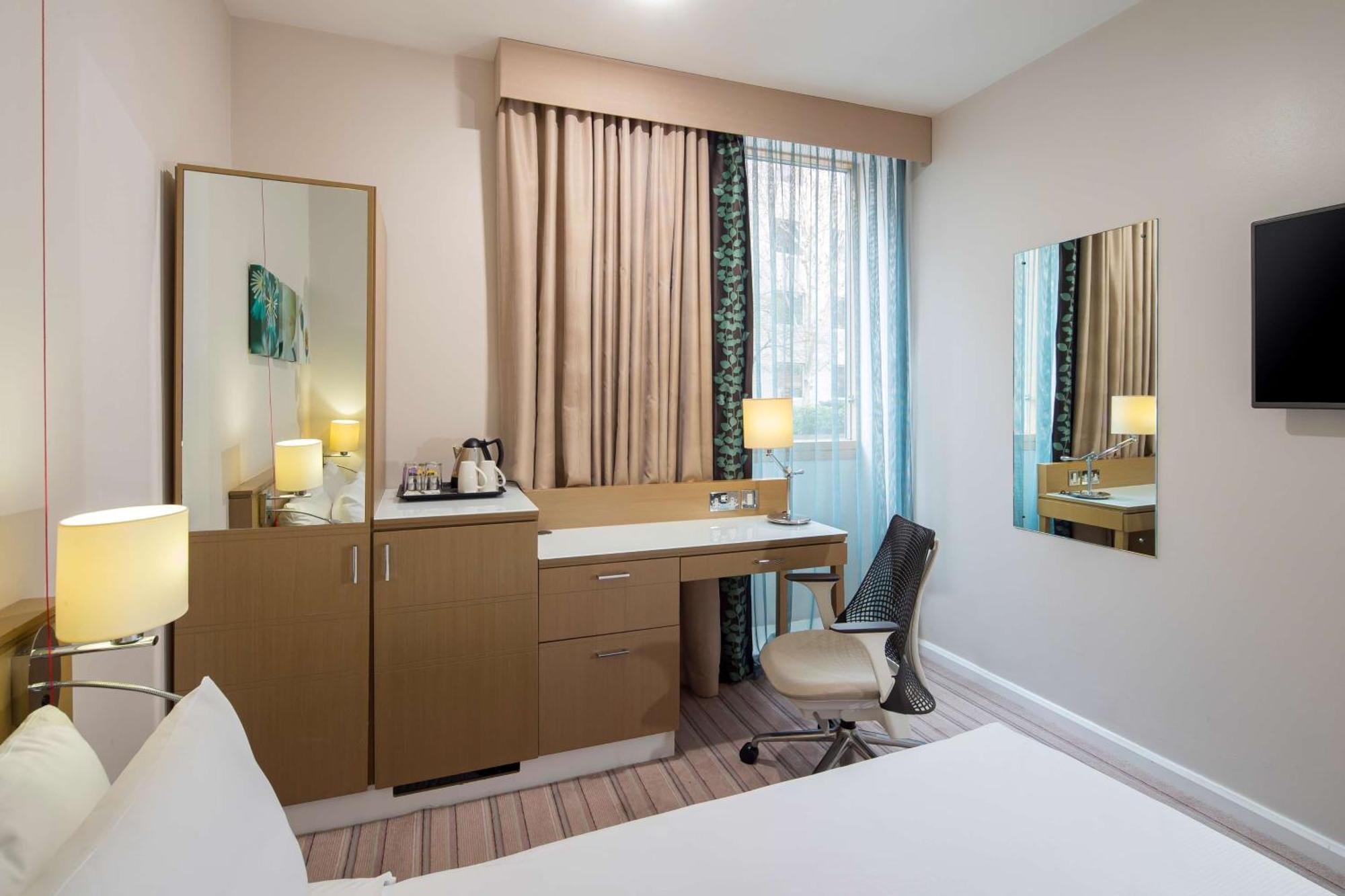 Hilton Garden Inn Bristol City Centre Экстерьер фото