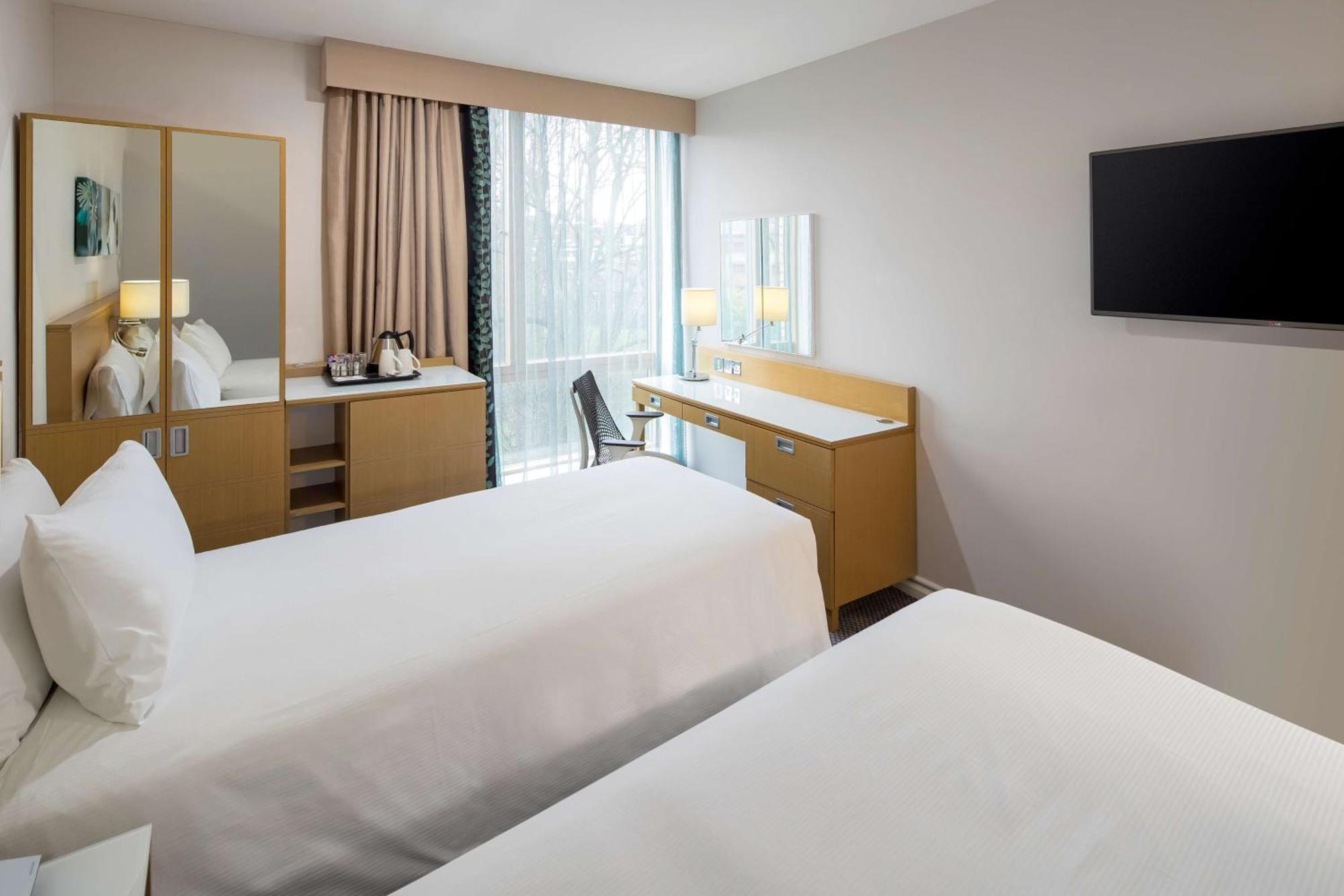 Hilton Garden Inn Bristol City Centre Экстерьер фото