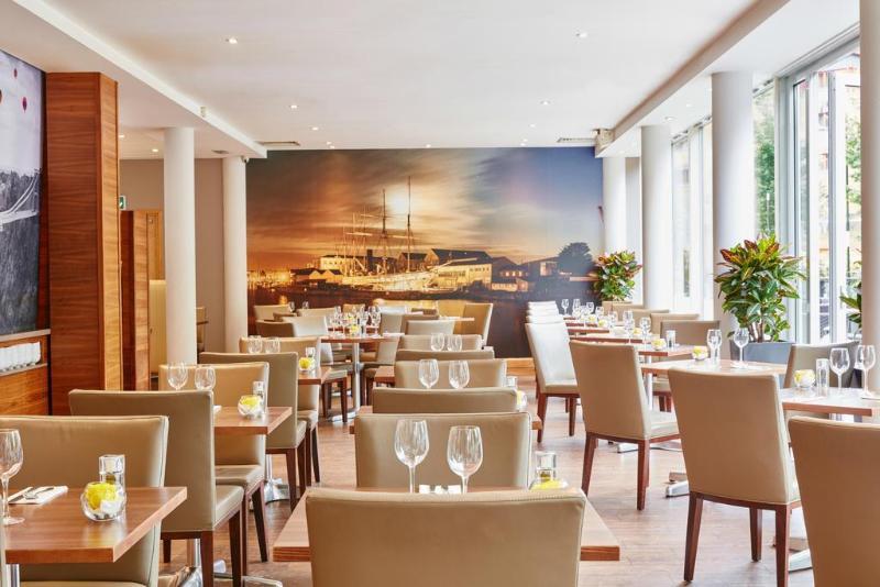 Hilton Garden Inn Bristol City Centre Экстерьер фото