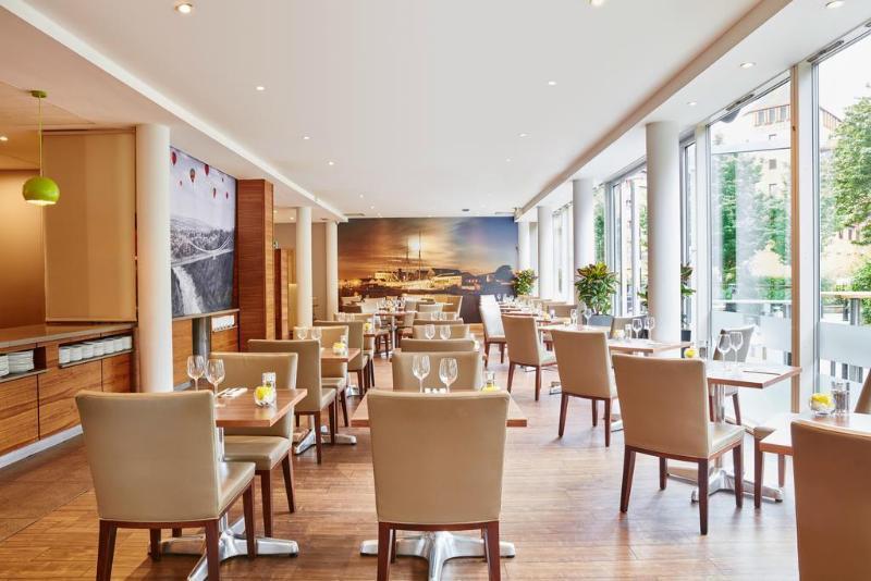 Hilton Garden Inn Bristol City Centre Экстерьер фото