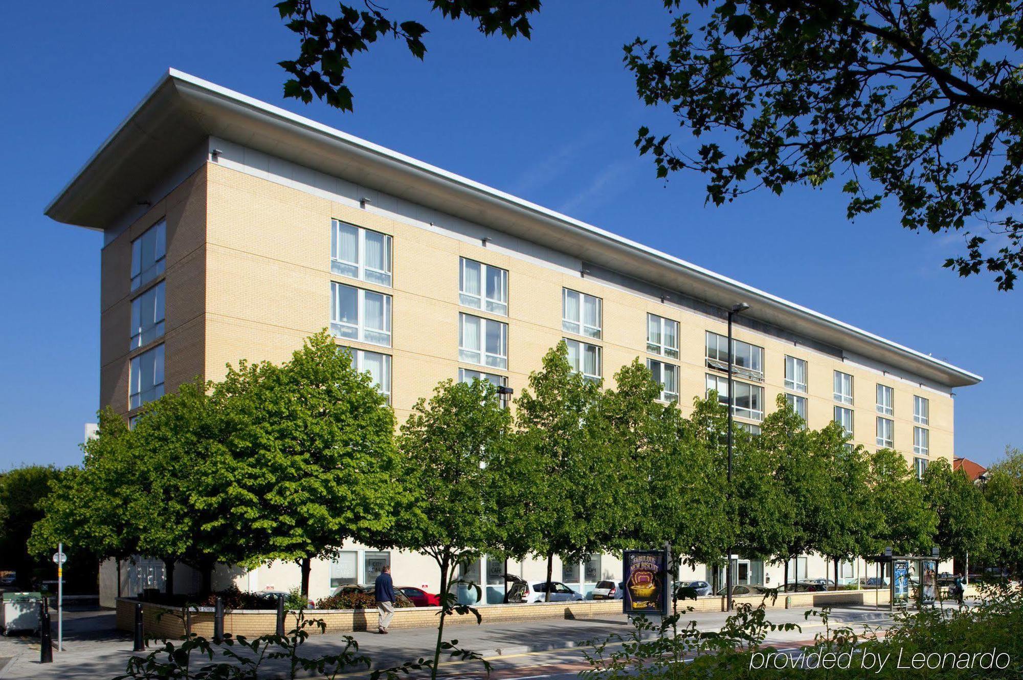 Hilton Garden Inn Bristol City Centre Экстерьер фото